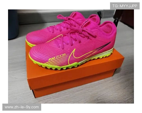 聚焦女款刺客15TF碎钉足球鞋性能全面解析推荐与穿搭指南亮点